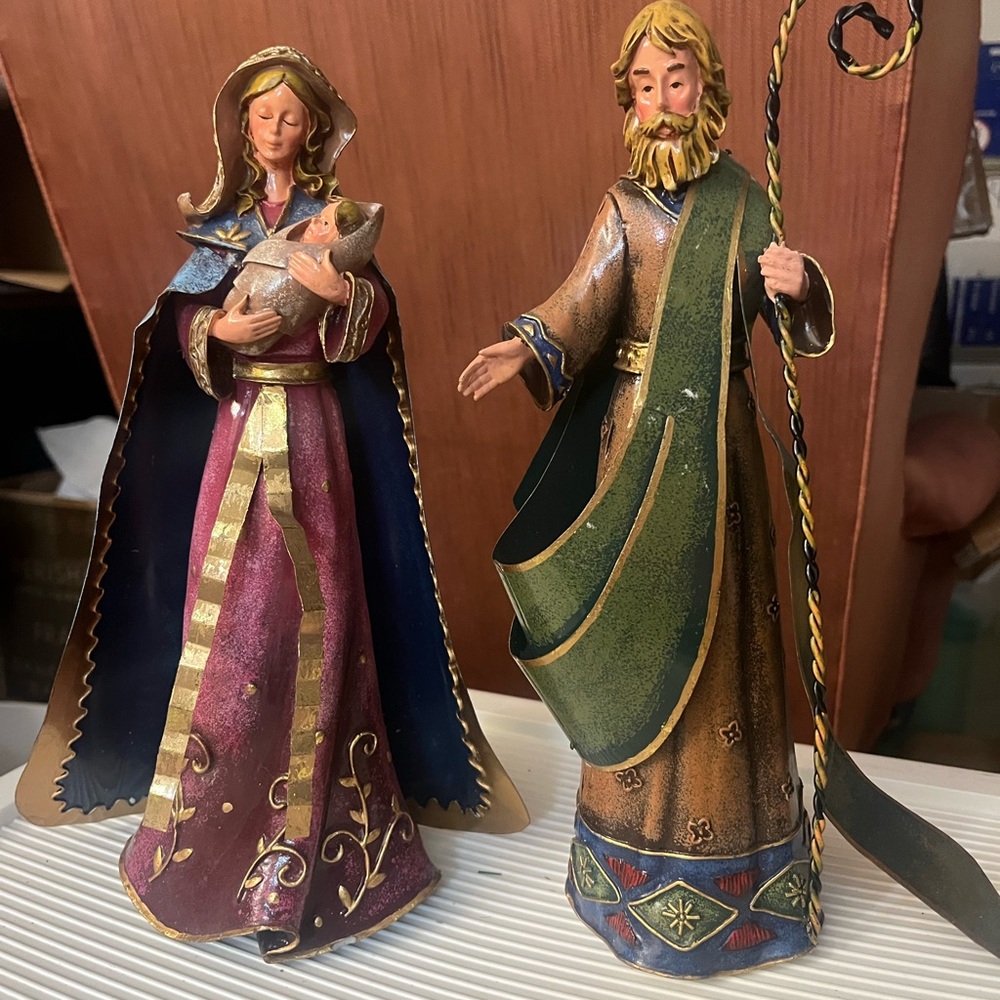 Elegant Holiday Decor Nativity Set